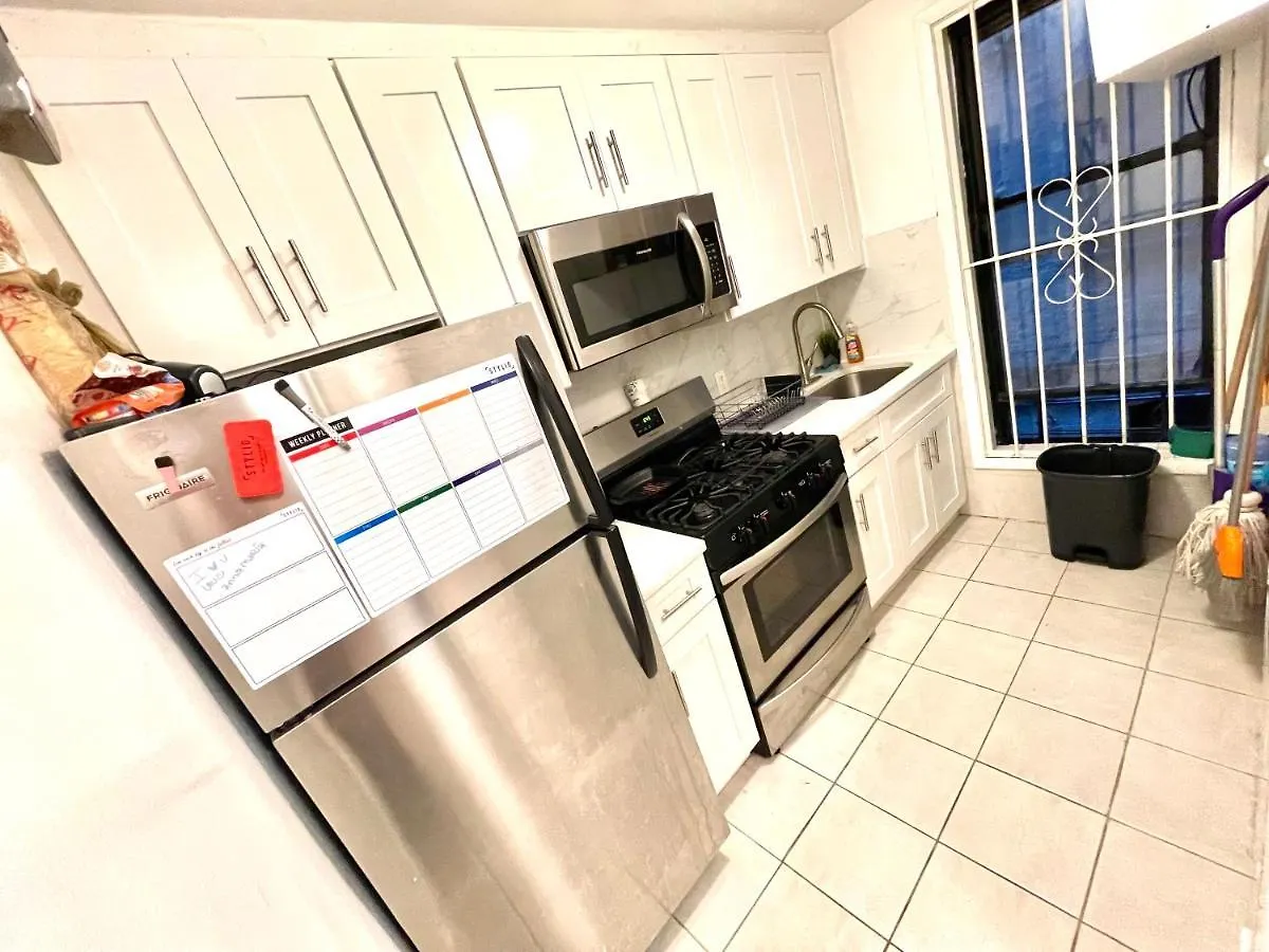 2 Bedrooms Apartment 1 Stop From Manhattan - Free Parking And First Floor ! New York